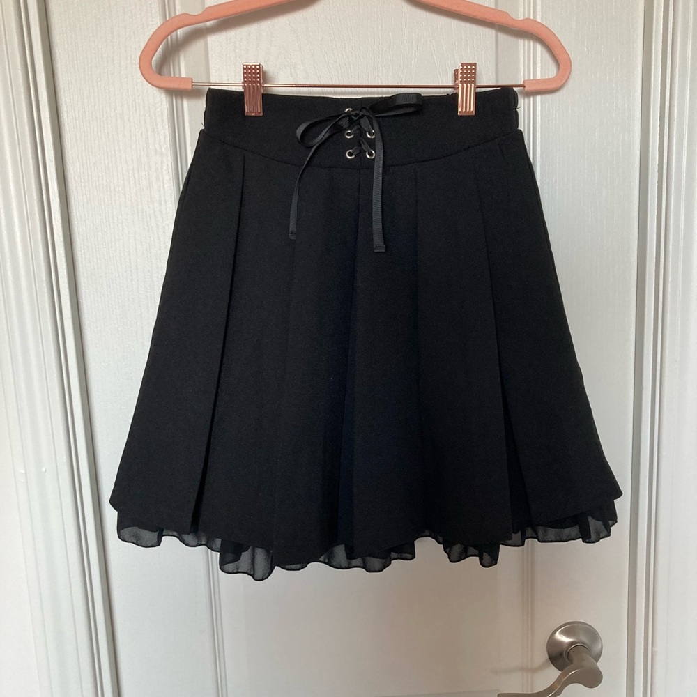Lace-up Ribbon Pleated Black Skirt with Mesh Trim